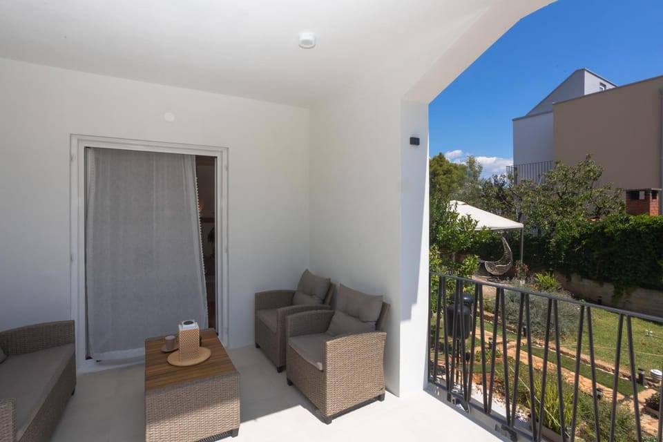 Balcony/Terrace, Garden view