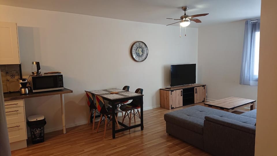 TV and multimedia, Living room, Dining area