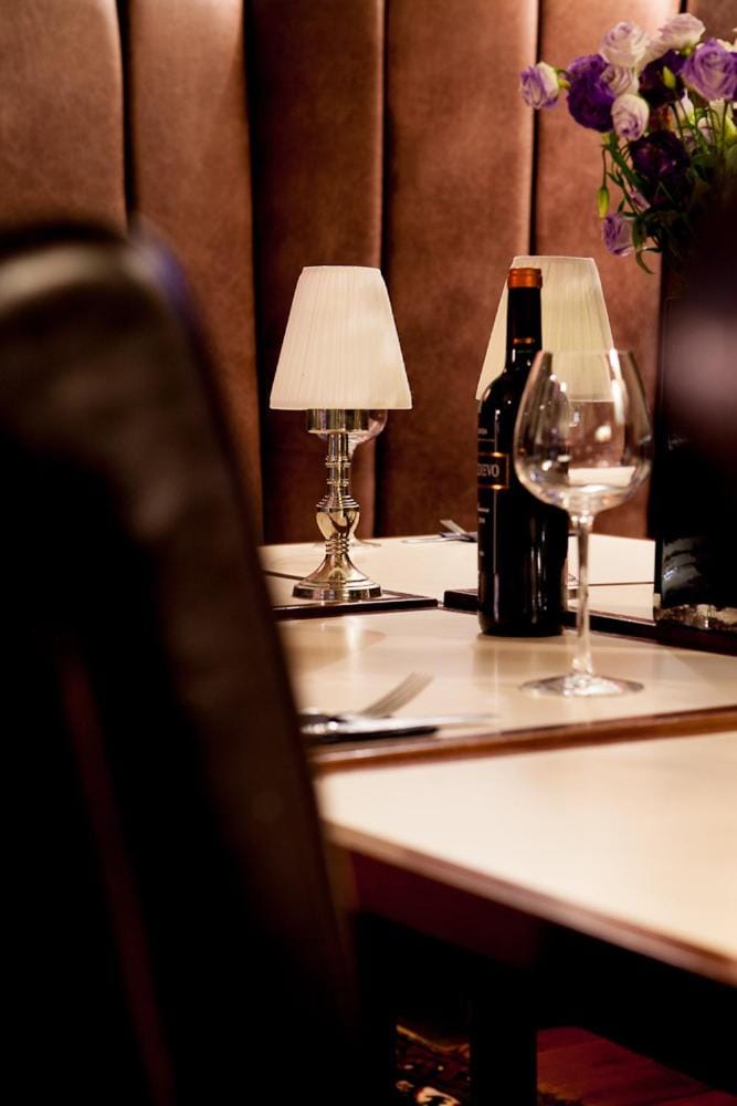 Restaurant/places to eat, Dining area