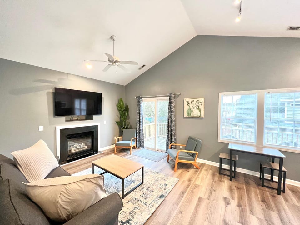 Charming, Beautiful, Treetop Loft, Prime Location Apartment in Wilmington