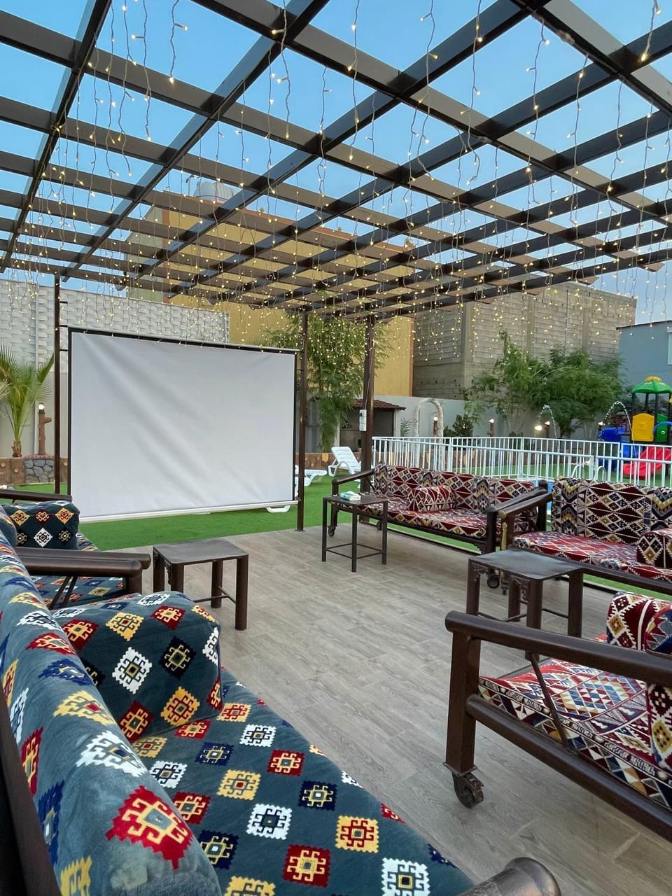 Communal lounge/ TV room, Day, Living room, Seating area, Evening entertainment