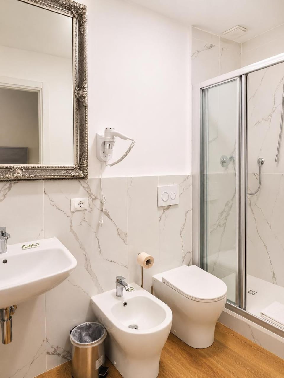 Shower, Toilet, Bathroom, bidet, towels