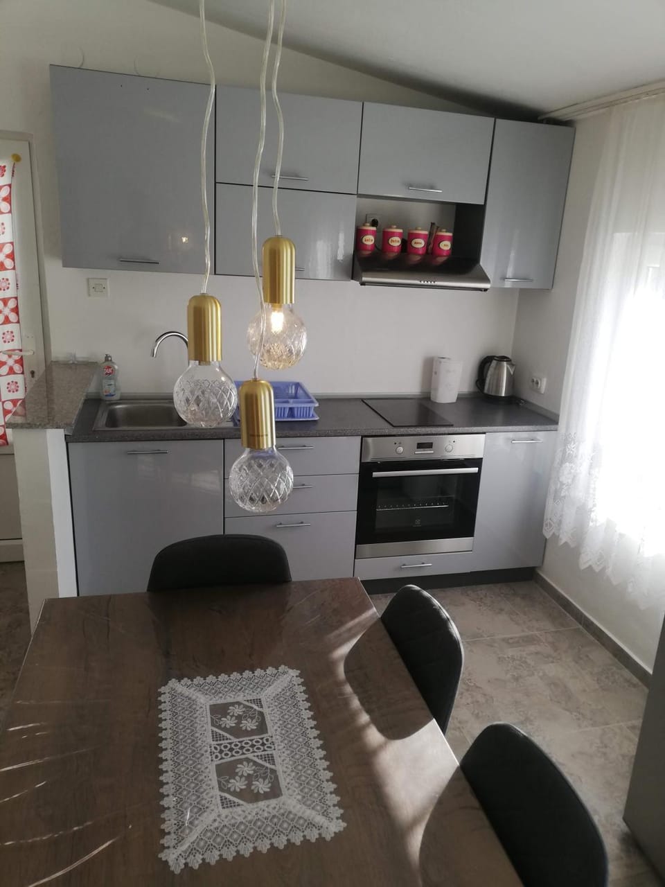 Kitchen or kitchenette, Dining area
