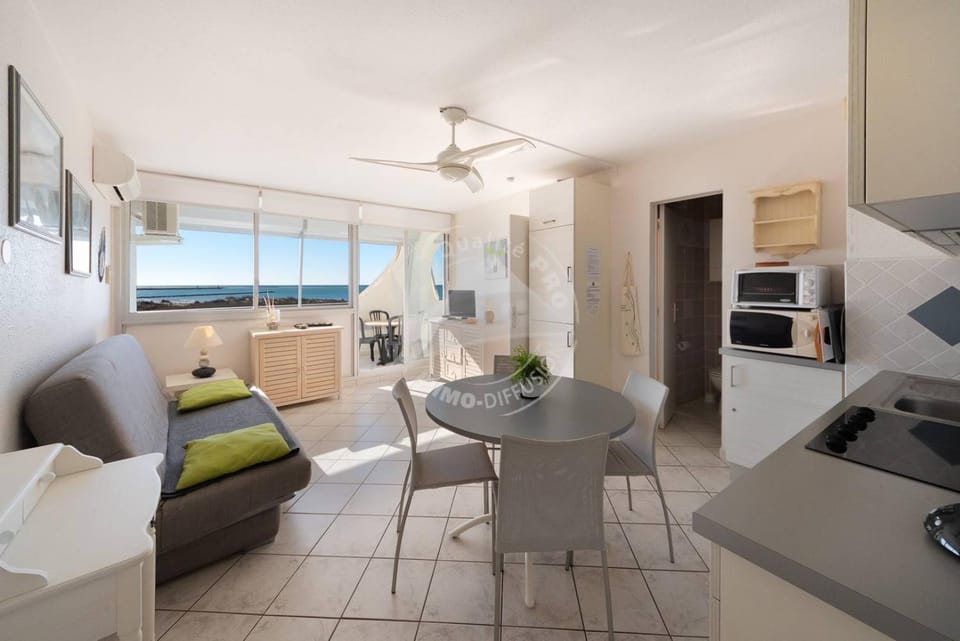 As21522 - P2 climatisé avec belle vue sur la Mer avec piscine et parking privé Apartment in Le Grau-du-Roi