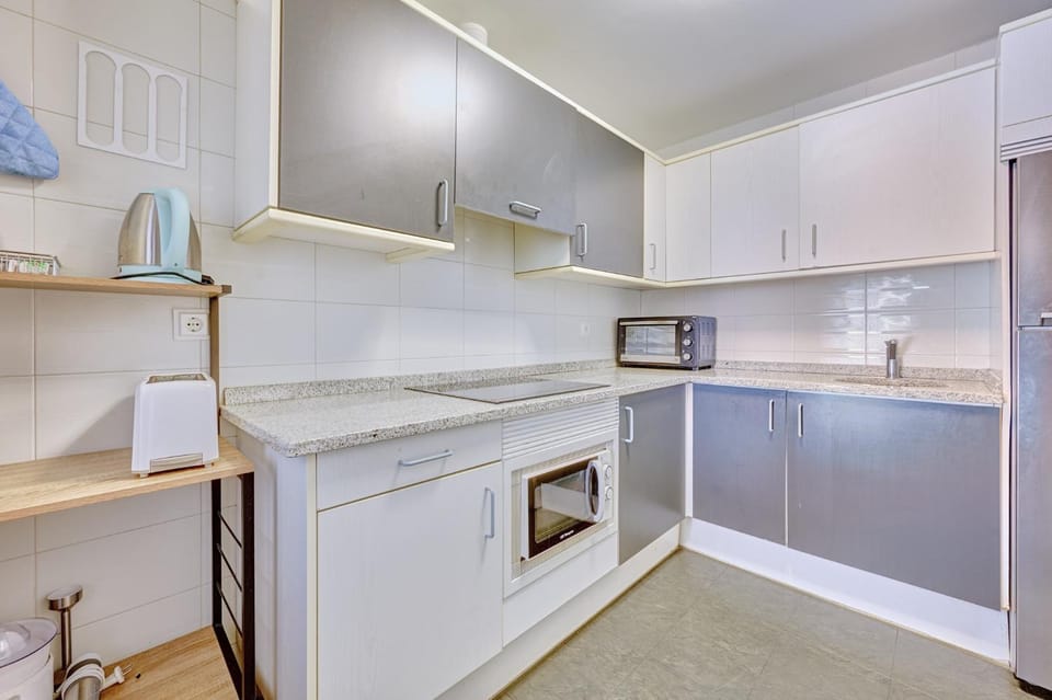 Kitchen or kitchenette, oven, stove