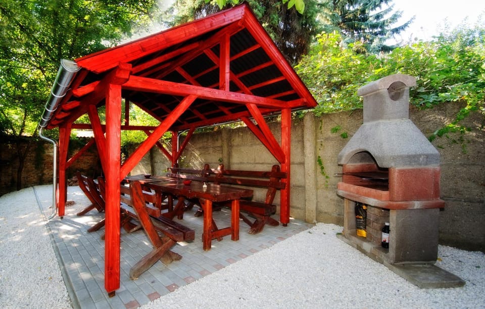 BBQ facilities, BBQ facilities, Garden