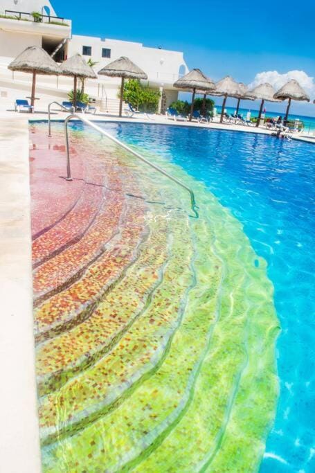 Spring, Day, Natural landscape, Swimming pool, sunbed