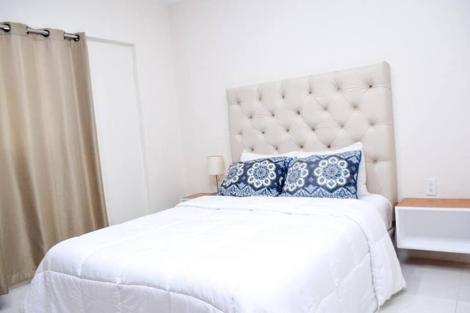 Bed, Photo of the whole room, Bedroom, air conditioner
