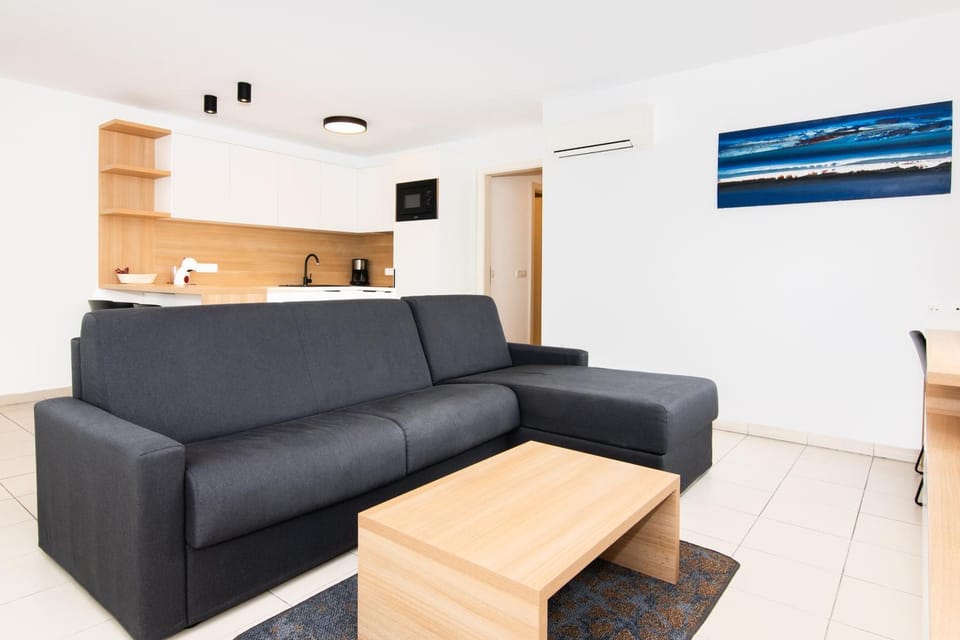 Kitchen or kitchenette, Living room, Seating area, air conditioner
