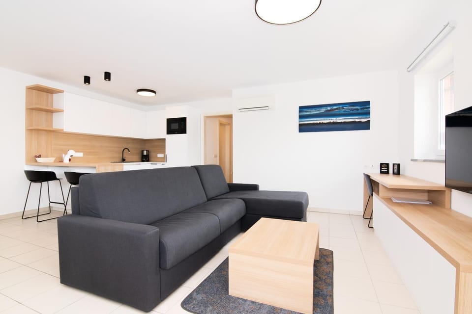 Communal lounge/ TV room, TV and multimedia, Coffee/tea facilities, Kitchen or kitchenette, Living room, Seating area