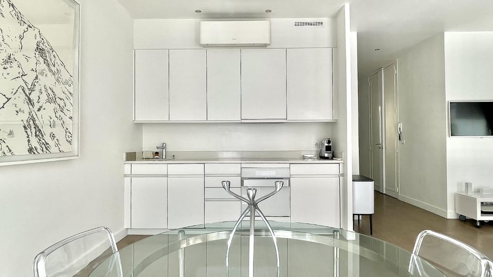 Bathroom, Kitchen or kitchenette, Living room, Bedroom