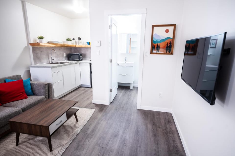 Kitchen or kitchenette, Living room
