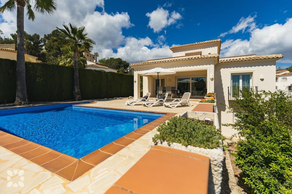 Property building, Patio, Day, Garden, Garden view, Pool view, Swimming pool, sunbed