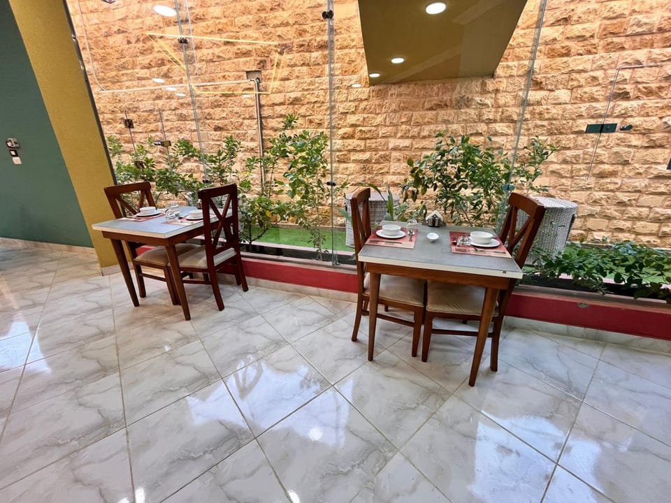 Restaurant/places to eat, Dining area
