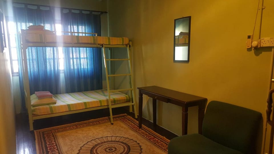 Bedroom, bunk bed