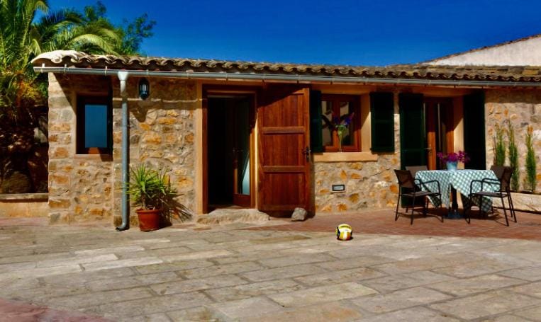 Patio, Facade/entrance
