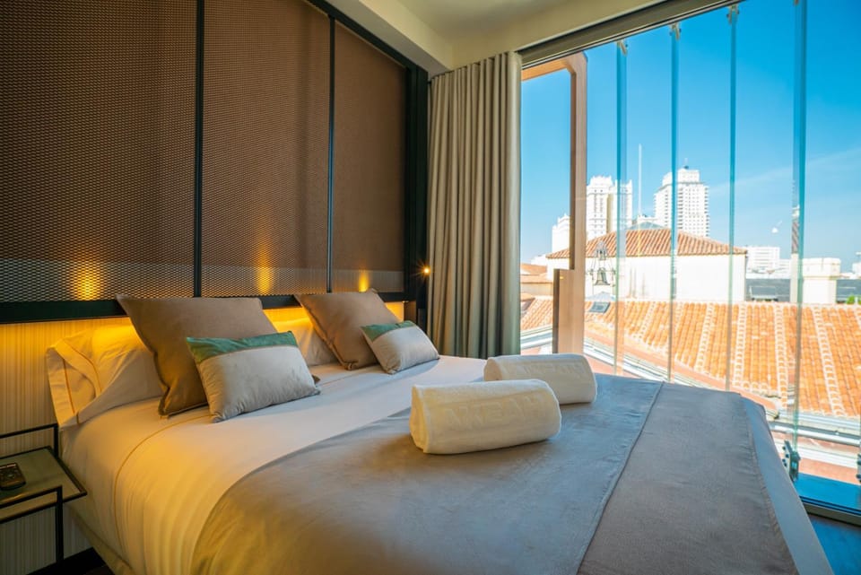 Bed, Photo of the whole room, Decorative detail, Bedroom
