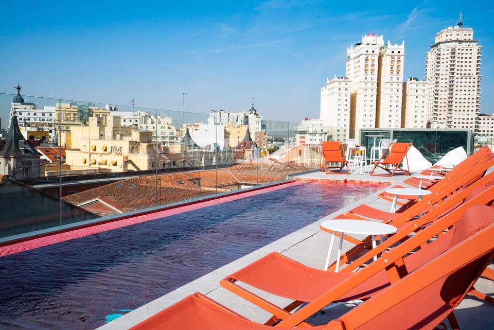 Neighbourhood, Decorative detail, City view, Street view, Swimming pool
