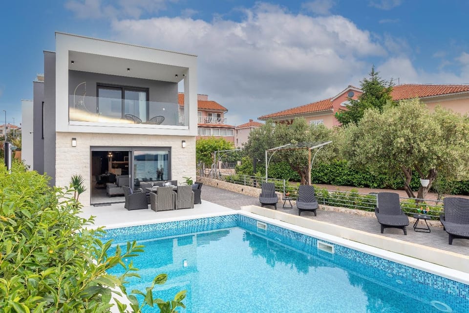 Property building, Swimming pool