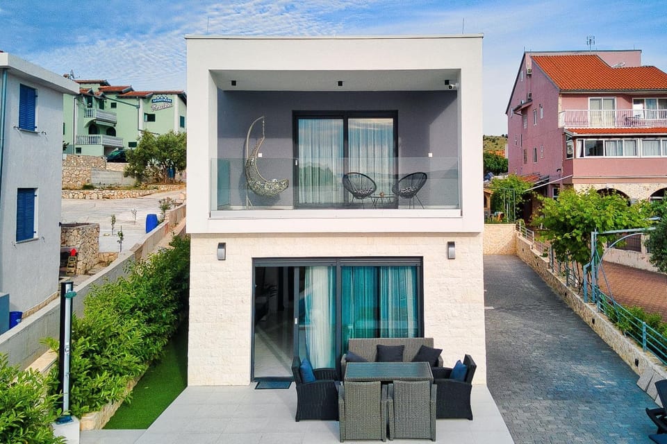 Property building, Balcony/Terrace