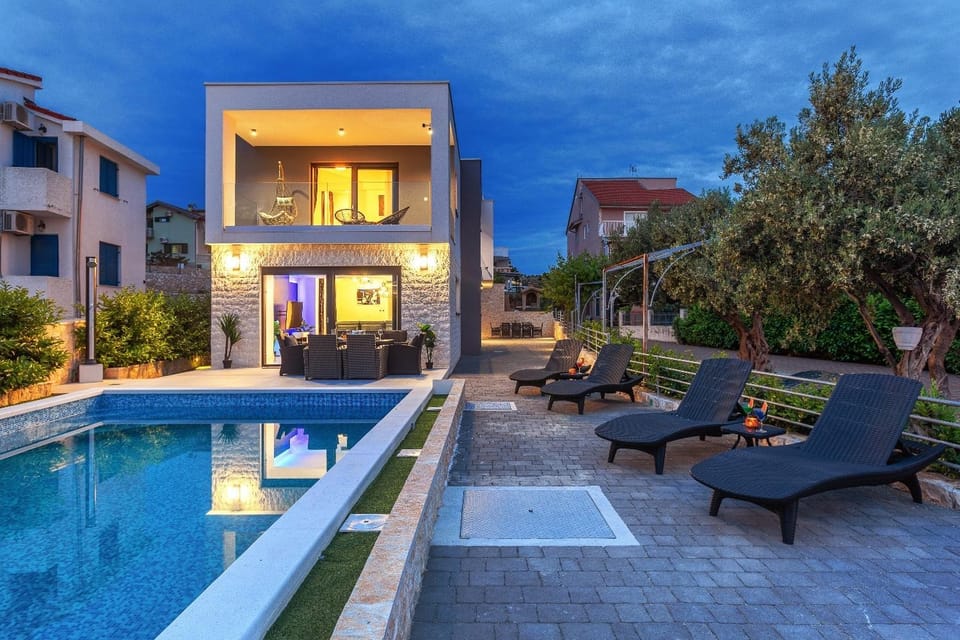 Property building, Swimming pool