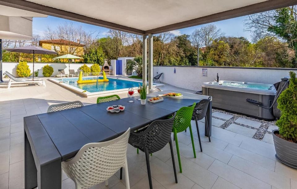 Villa Day Villa in Pula