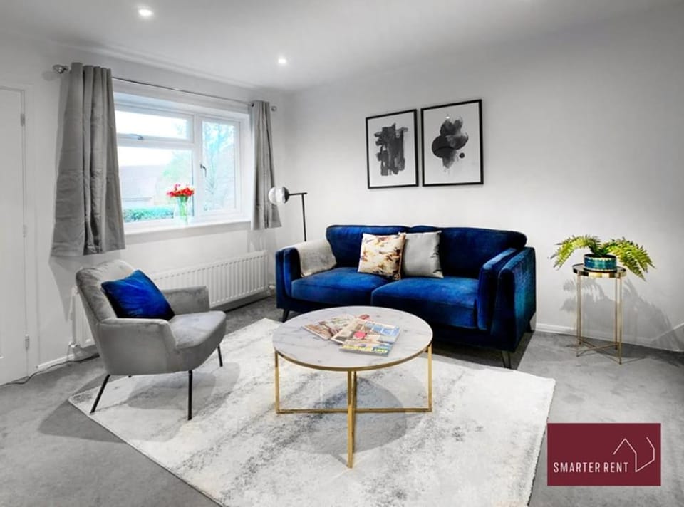 Yateley - Spacious 2 Bedroom House Apartment in England