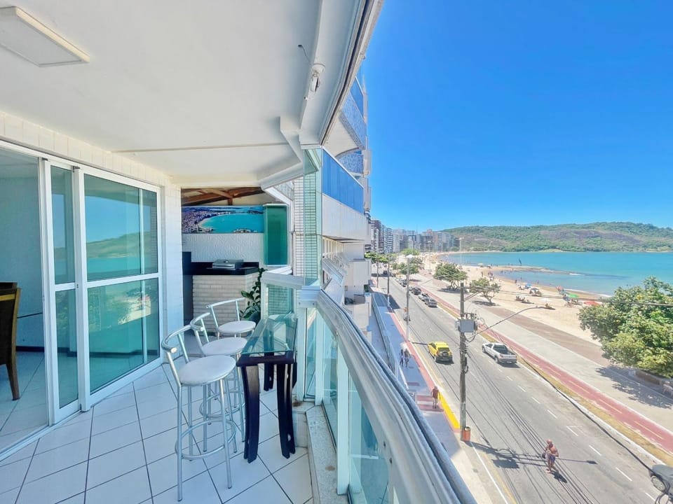 4 suites Frente Mar com ar condicionado Churrasqueira 2 vagas Wi-fi 140 mts2 Apartment in Guarapari