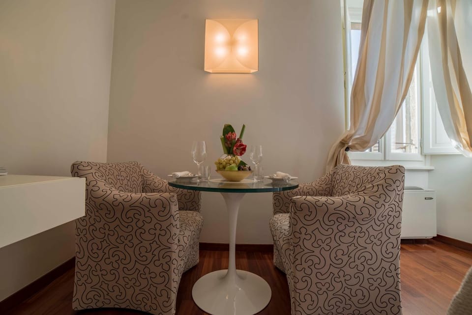 Seating area, Bedroom
