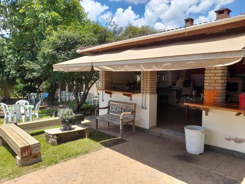 Restaurant/places to eat, BBQ facilities, BBQ facilities, pet friendly, pet friendly, stove