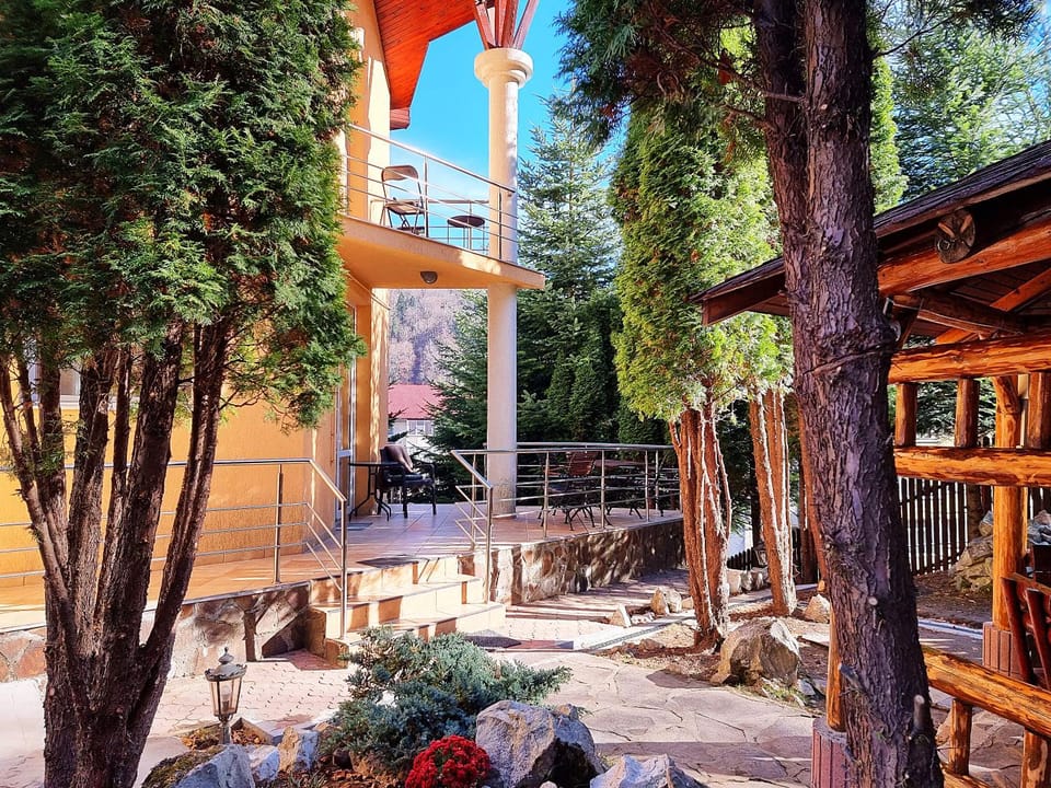 Garden, Inner courtyard view