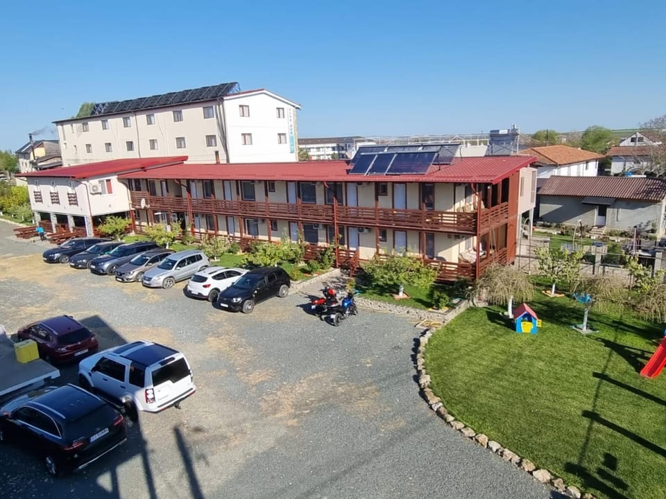 Property building, Day, Garden view, Location, Inner courtyard view