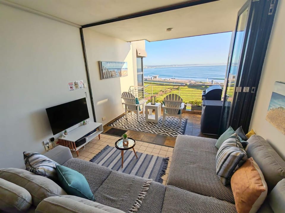 OCEAN WHISPER I - Back up power, 2 Adults & 2 Kids, Sea facing Apartment in Durban