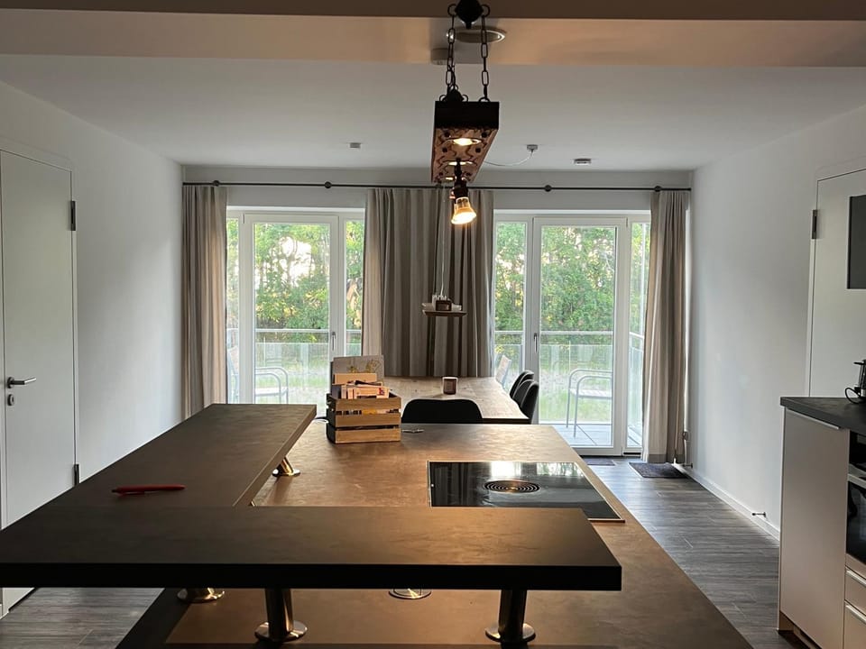 Lounge or bar, Seating area, Dining area