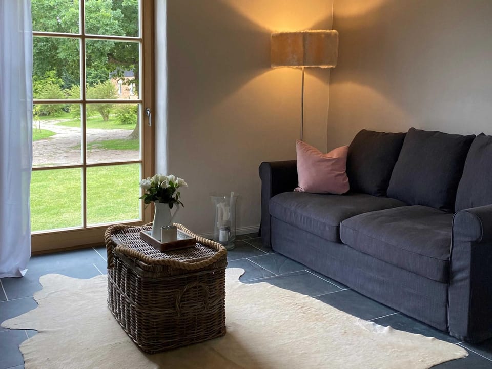 Living room, Photo of the whole room, Seating area