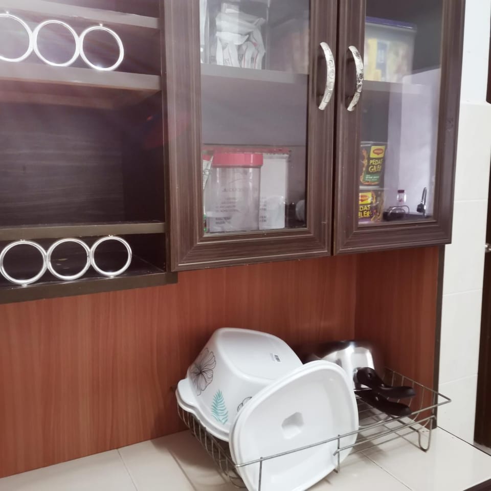 Kitchen or kitchenette, oven