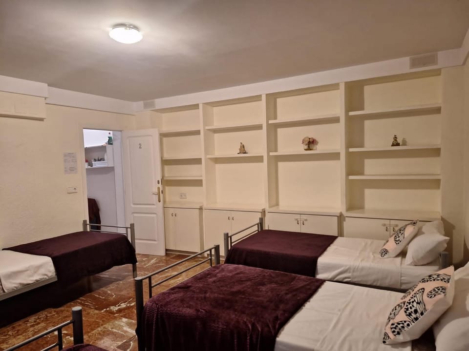 Bed, Photo of the whole room, Bedroom, air conditioner