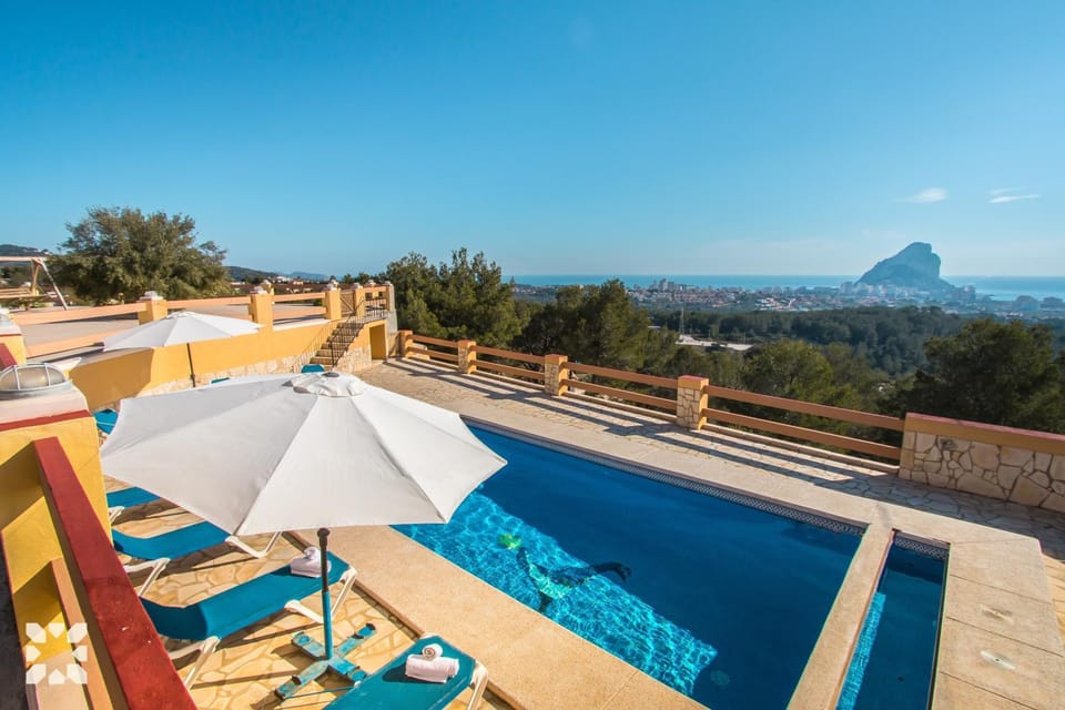 Patio, Nearby landmark, Day, Natural landscape, View (from property/room), Balcony/Terrace, Mountain view, Pool view, Sea view, Swimming pool, sunbed