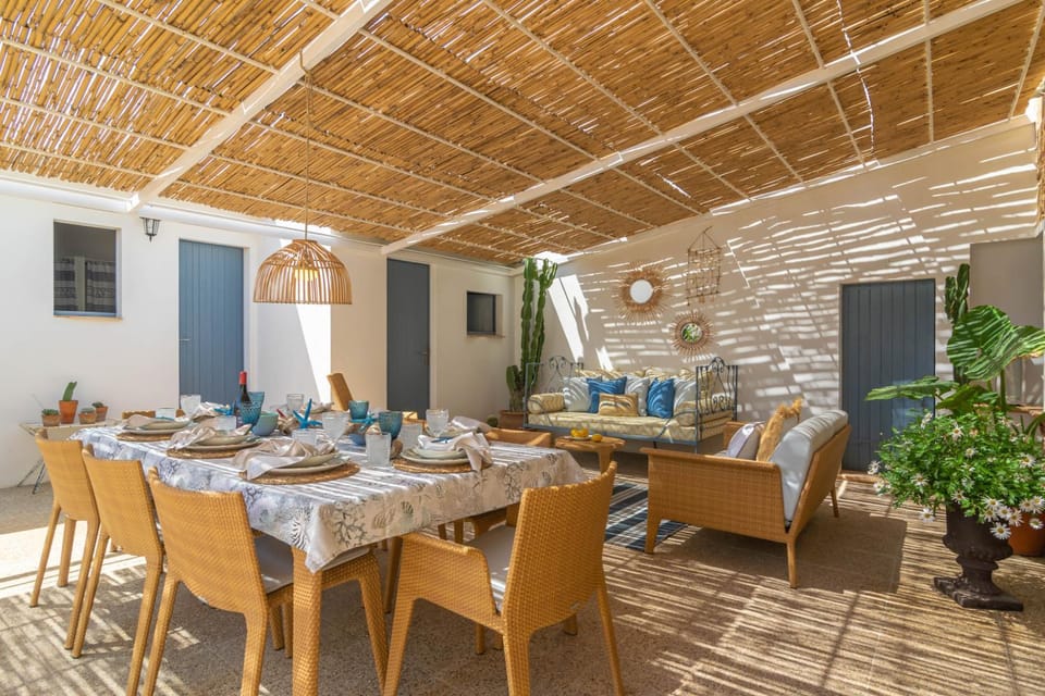 Patio, Dining area
