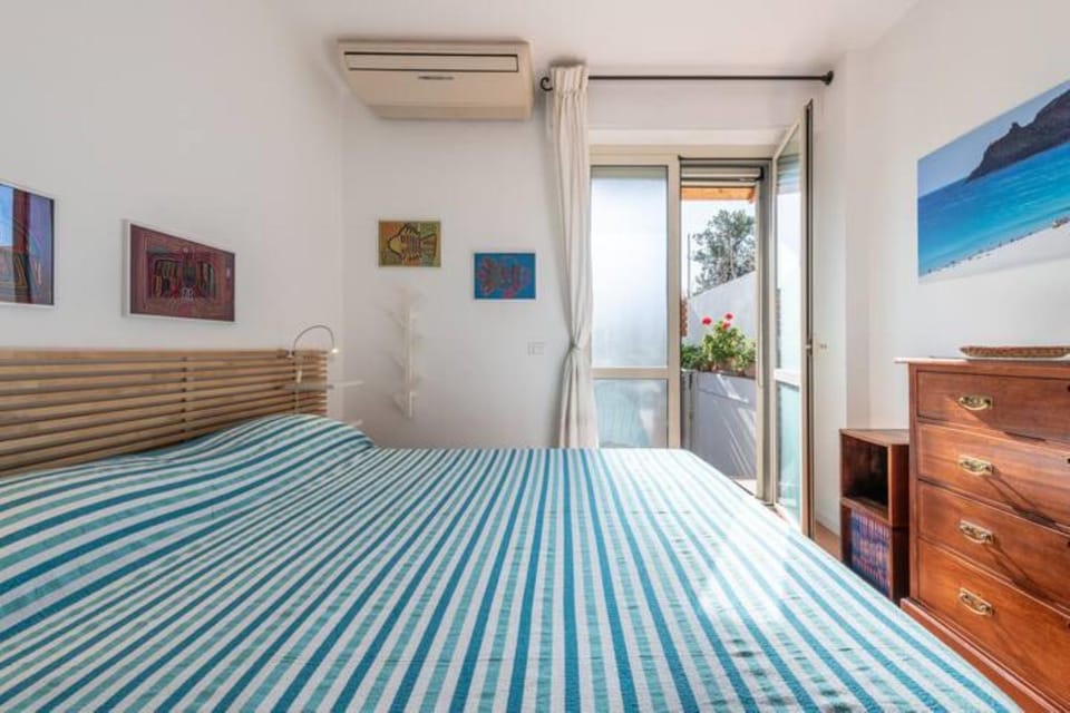 Bedroom, air conditioner