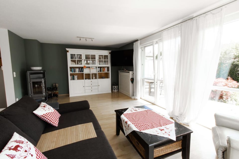 Living room, Garden view, flat iron