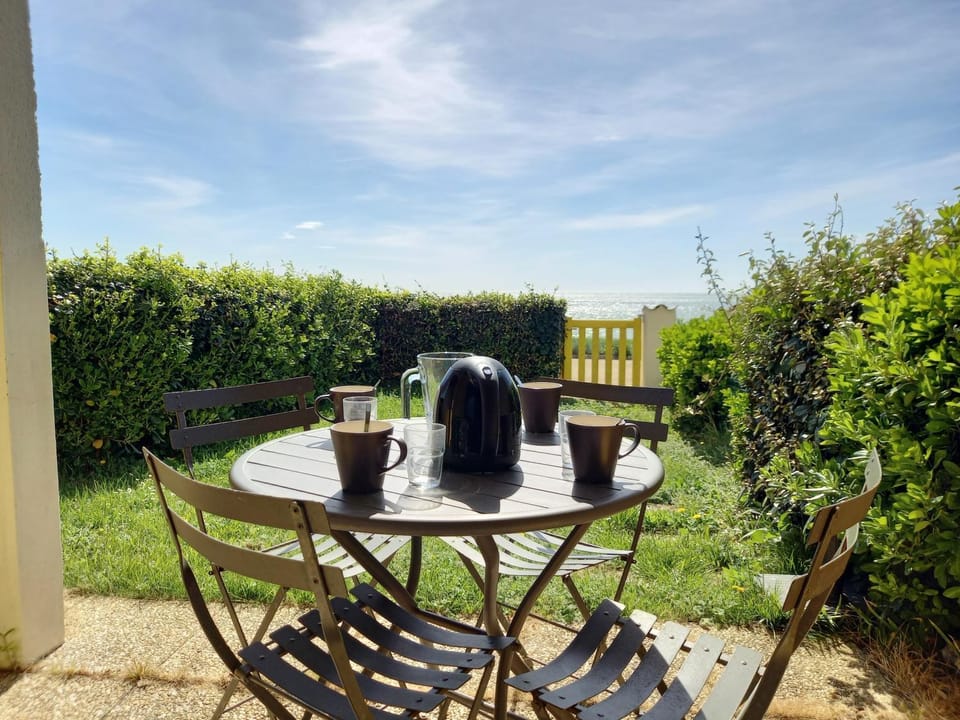 Patio, Day, Garden, Dining area, Garden view, Sea view