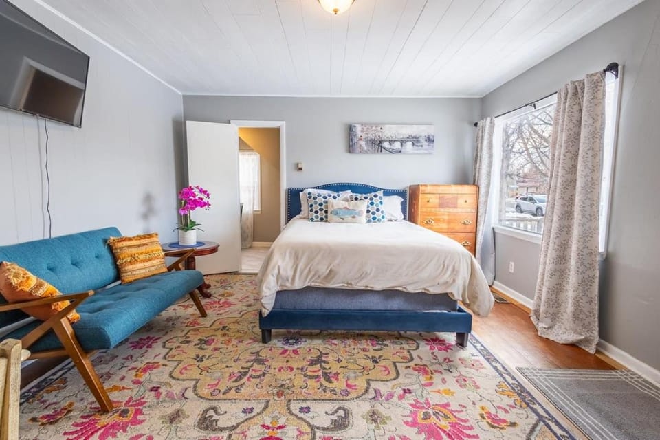 Charming French Studio Apartment Apartment in Laramie