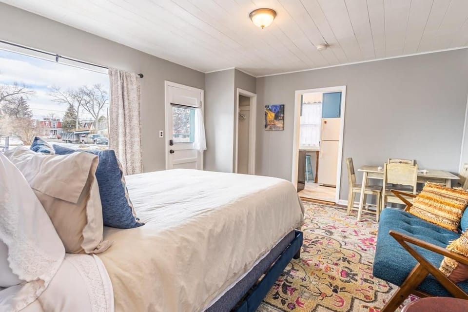 Charming French Studio Apartment Apartment in Laramie