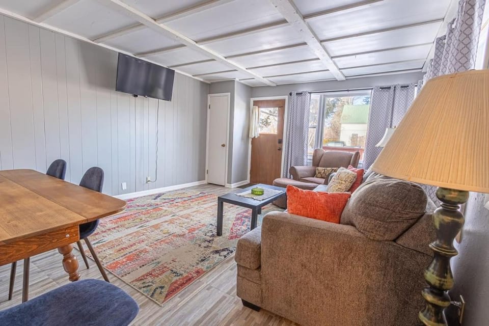 Rustic 2 Bedroom Boho Apartment House in Laramie