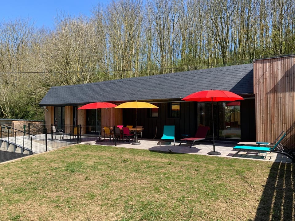 Property building, Patio, Spring, Garden, Garden view
