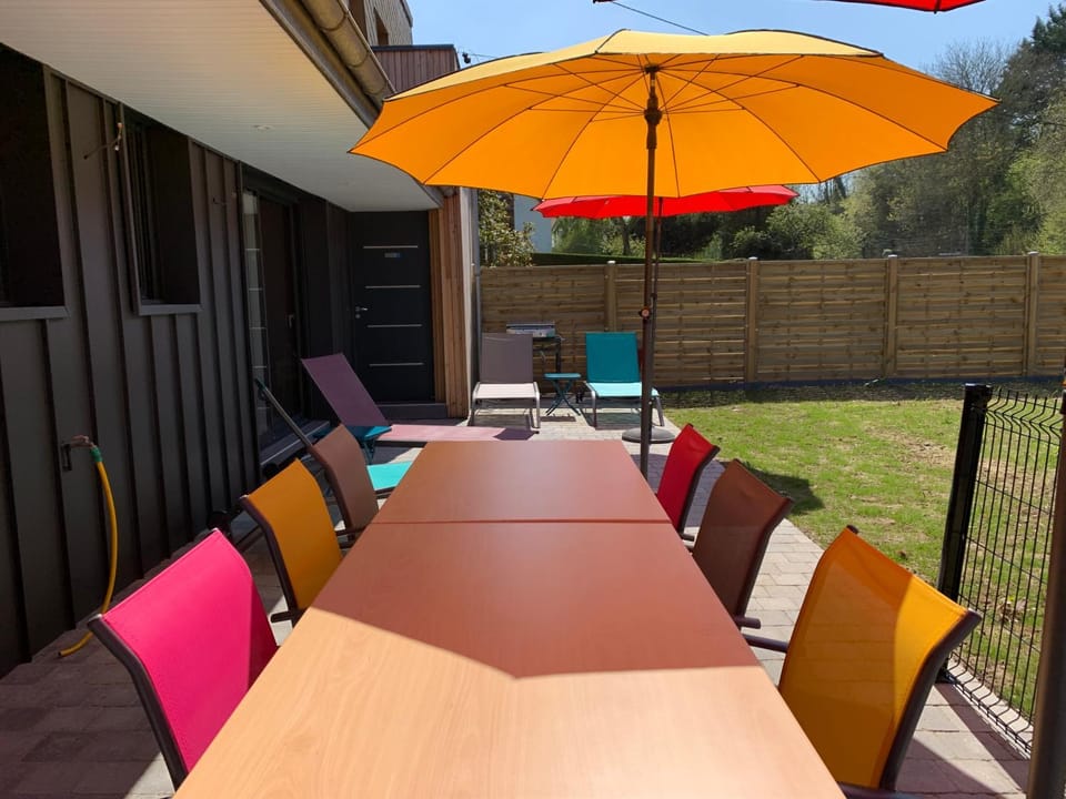 Patio, Spring, Living room, Seating area