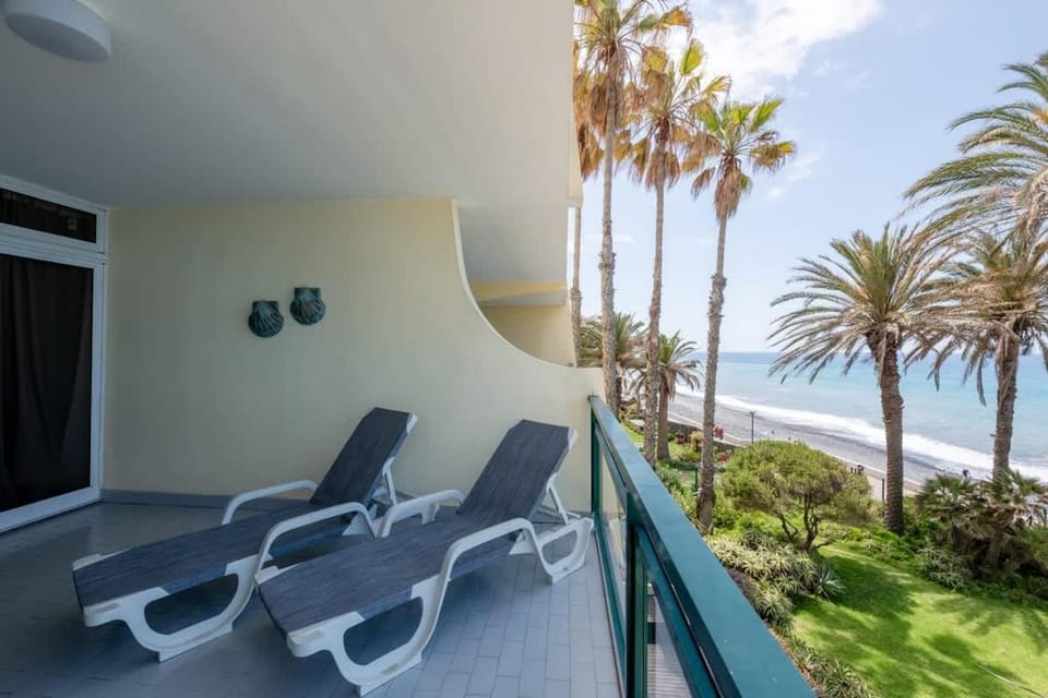 Atlantic Edge - Relaxing Beachfront Escape Formosa House in Funchal