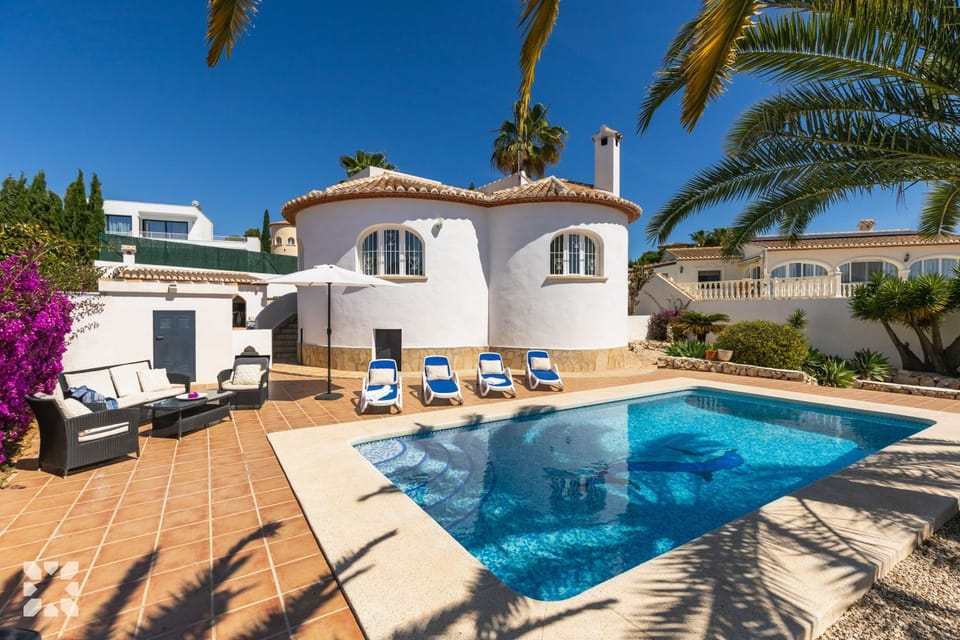 Property building, Patio, Day, Garden, Garden view, Pool view, Swimming pool, sunbed