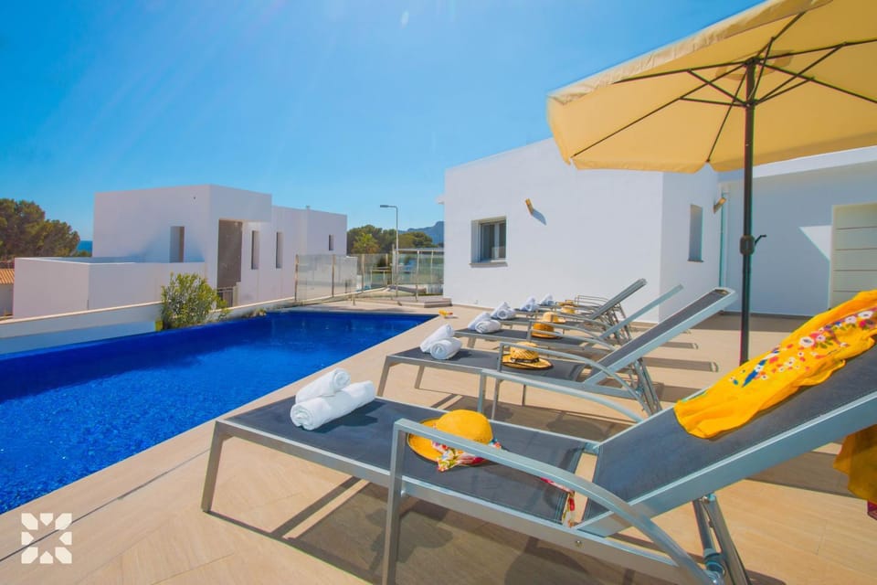 Patio, Day, Pool view, Swimming pool, sunbed
